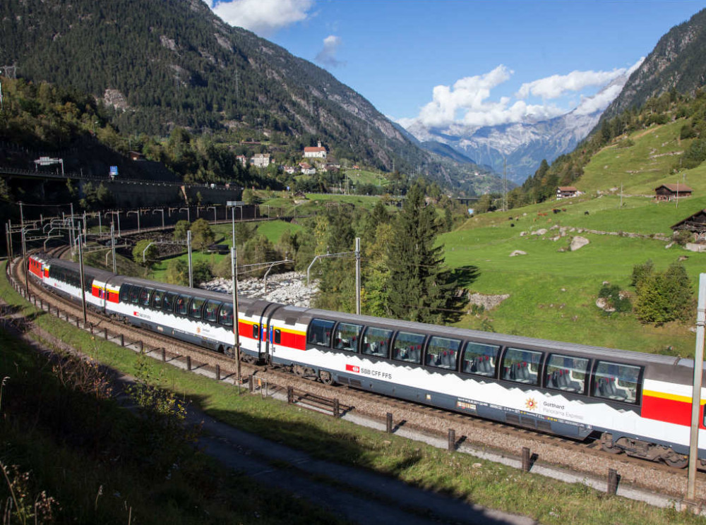 90_Gotthard Panorama Express_Wattingerkurve_©SBB CFF FFS